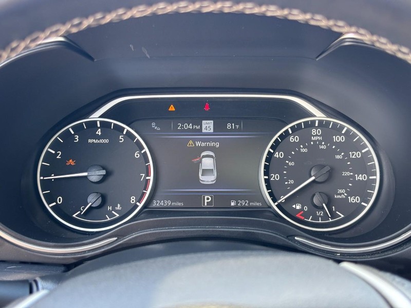 Nissan Maxima Vehicle Full-screen Gallery Image 16