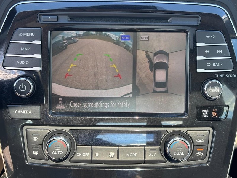 Nissan Maxima Vehicle Full-screen Gallery Image 18