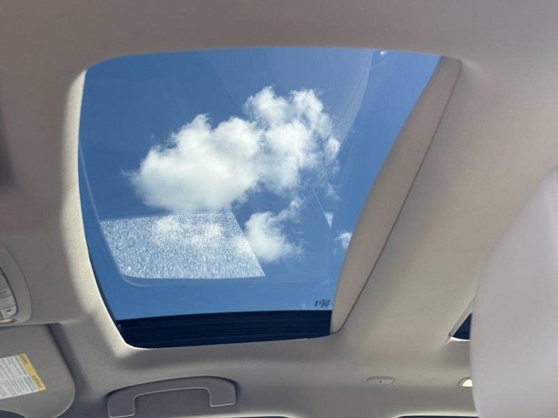 Nissan Maxima Vehicle Full-screen Gallery Image 23