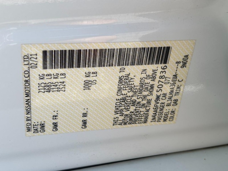 Nissan Maxima Vehicle Full-screen Gallery Image 24