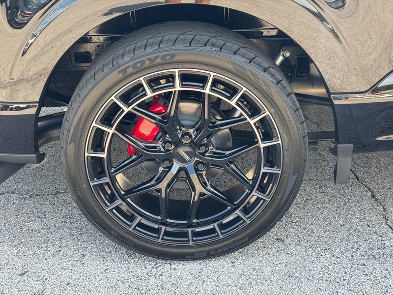 Ford F-150 Vehicle Full-screen Gallery Image 04