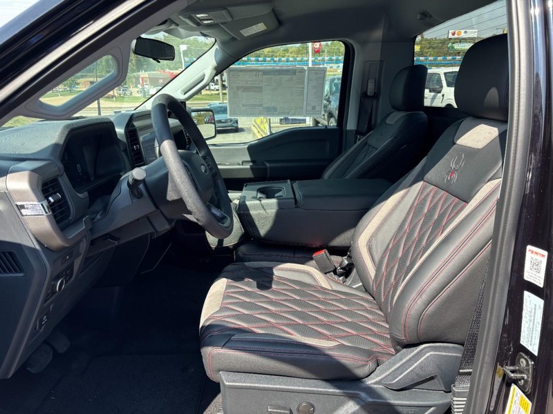 Ford F-150 Vehicle Full-screen Gallery Image 05