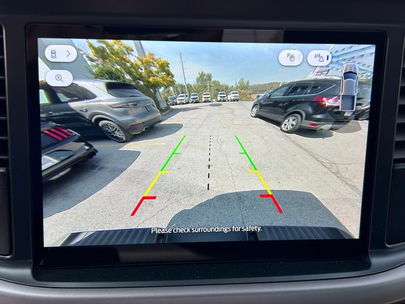 Ford F-150 Vehicle Full-screen Gallery Image 10