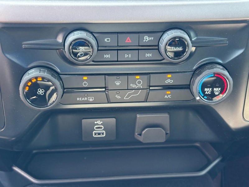 Ford F-150 Vehicle Full-screen Gallery Image 11