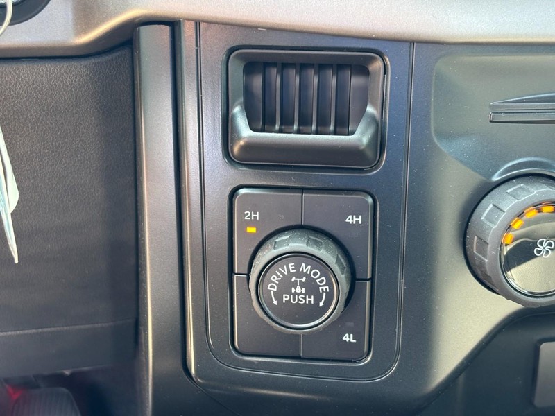 Ford F-150 Vehicle Full-screen Gallery Image 12