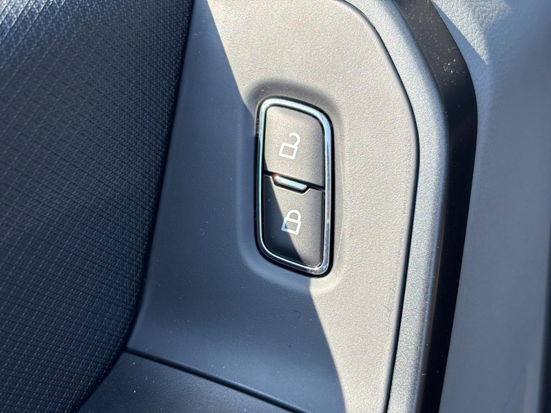 Ford F-150 Vehicle Full-screen Gallery Image 15