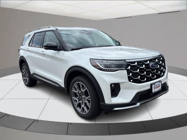 2025 Ford Explorer Platinum's photo