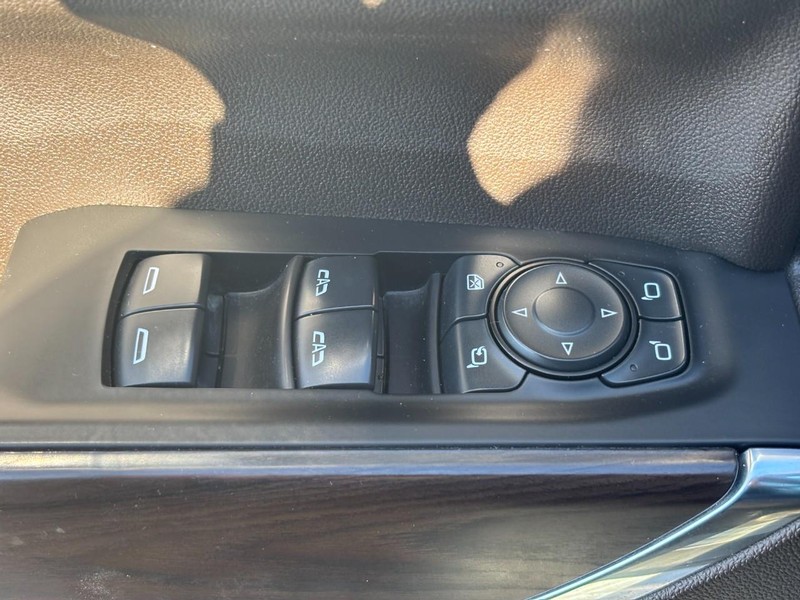 GMC Sierra 1500 Vehicle Full-screen Gallery Image 24