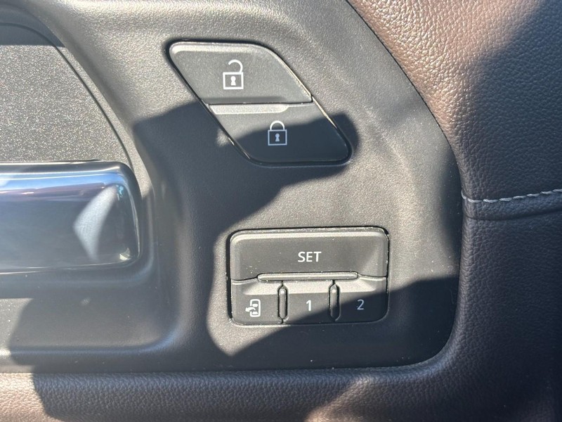 GMC Sierra 1500 Vehicle Full-screen Gallery Image 25