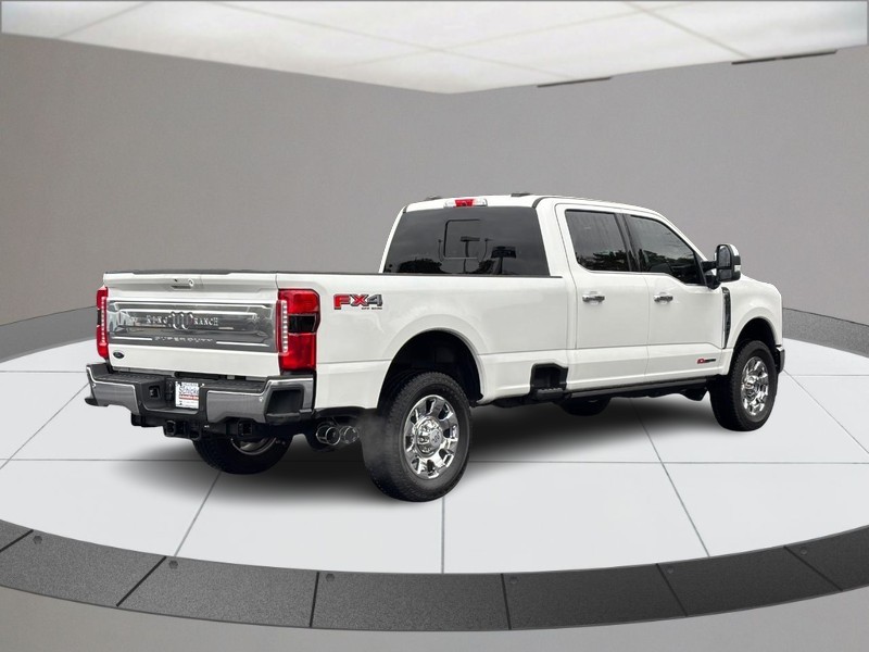 Ford Super Duty F-350 SRW Vehicle Full-screen Gallery Image 03