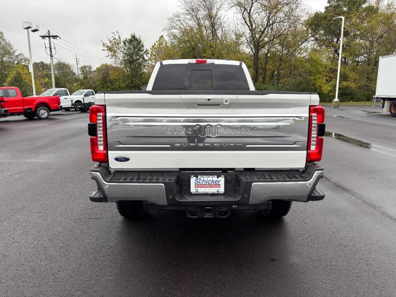 Ford Super Duty F-350 SRW Vehicle Full-screen Gallery Image 05