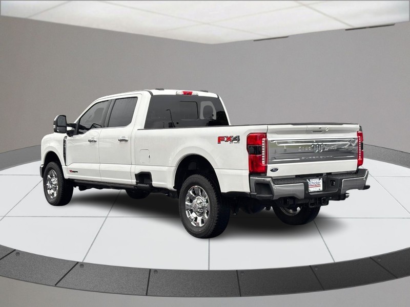 Ford Super Duty F-350 SRW Vehicle Full-screen Gallery Image 06