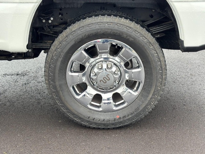 Ford Super Duty F-350 SRW Vehicle Full-screen Gallery Image 07