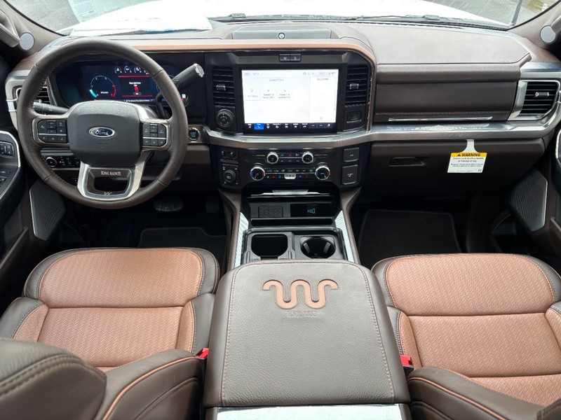 Ford Super Duty F-350 SRW Vehicle Full-screen Gallery Image 11