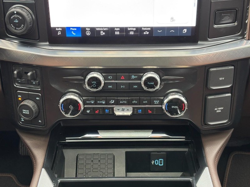 Ford Super Duty F-350 SRW Vehicle Full-screen Gallery Image 14