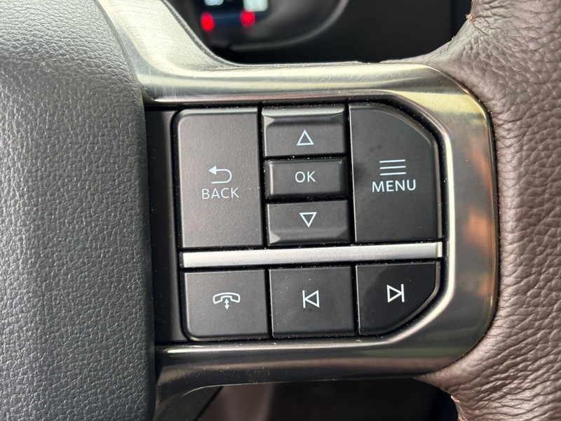 Ford Super Duty F-350 SRW Vehicle Full-screen Gallery Image 18