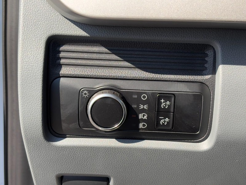 Ford Super Duty F-550 DRW Vehicle Full-screen Gallery Image 07