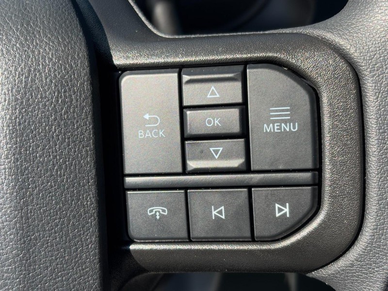 Ford Super Duty F-550 DRW Vehicle Full-screen Gallery Image 09