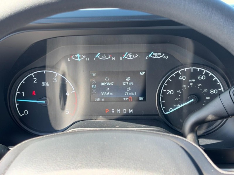 Ford Super Duty F-550 DRW Vehicle Full-screen Gallery Image 10