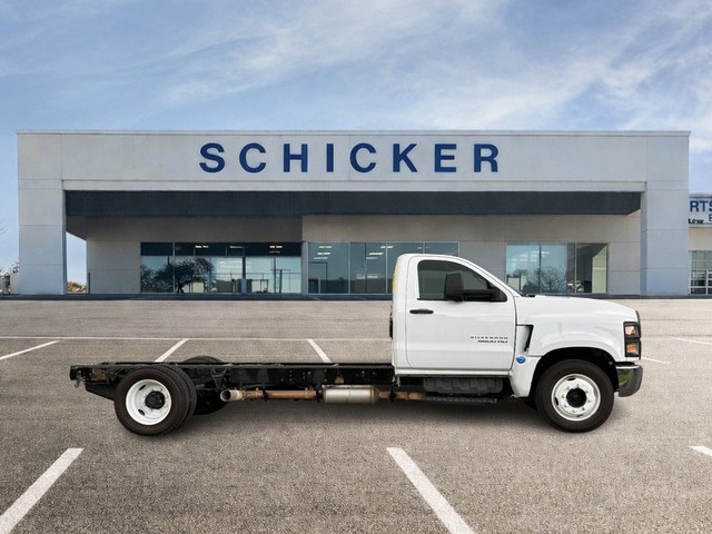 2022 Chevrolet Silverado 4500 Medium Duty Chassis Cab