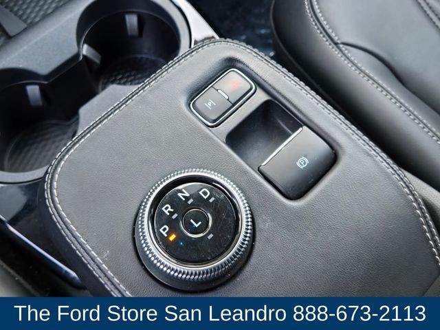 Ford Mustang Mach-E Vehicle Full-screen Gallery Image 22