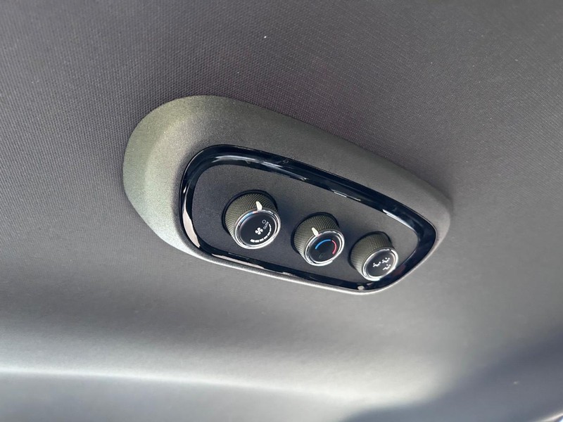 Dodge Durango Vehicle Full-screen Gallery Image 10