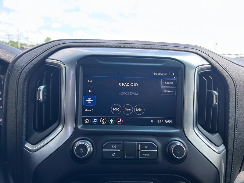 Chevrolet Silverado 1500 Vehicle Full-screen Gallery Image 12
