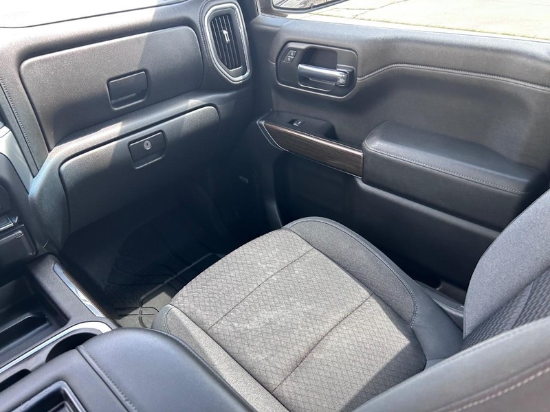 Chevrolet Silverado 1500 Vehicle Full-screen Gallery Image 14