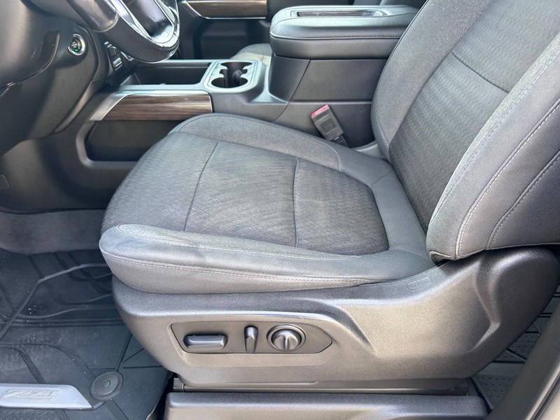 Chevrolet Silverado 1500 Vehicle Full-screen Gallery Image 16