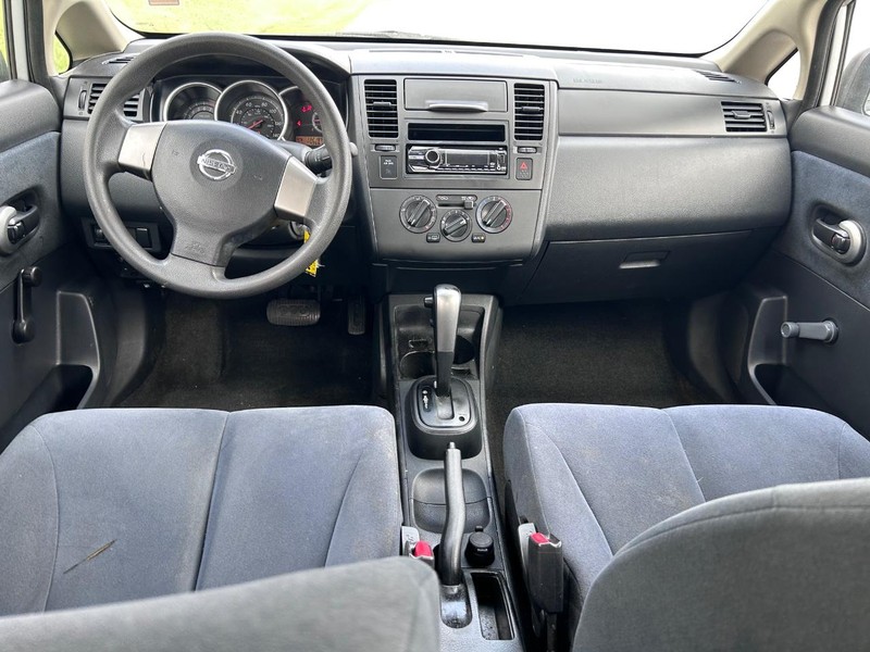 Nissan Versa Vehicle Full-screen Gallery Image 7