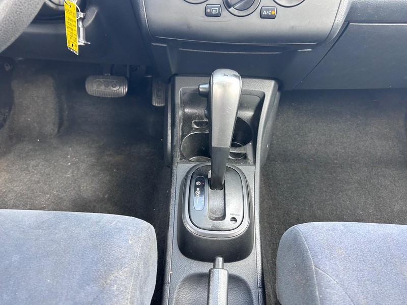 Nissan Versa Vehicle Full-screen Gallery Image 11