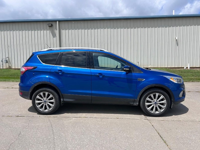 Ford Escape Vehicle Full-screen Gallery Image 2