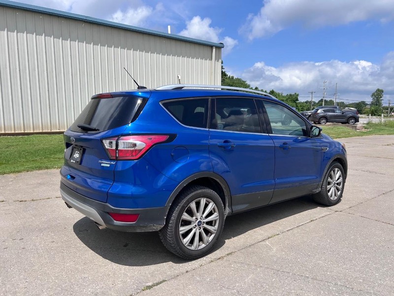 Ford Escape Vehicle Full-screen Gallery Image 3