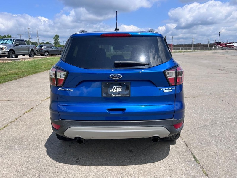 Ford Escape Vehicle Full-screen Gallery Image 4