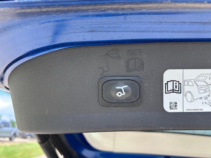 Ford Escape Vehicle Full-screen Gallery Image 6