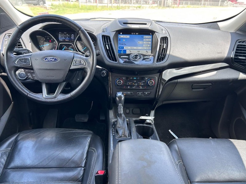 Ford Escape Vehicle Full-screen Gallery Image 9
