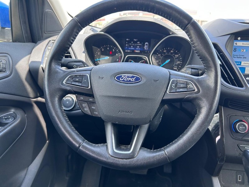 Ford Escape Vehicle Full-screen Gallery Image 10