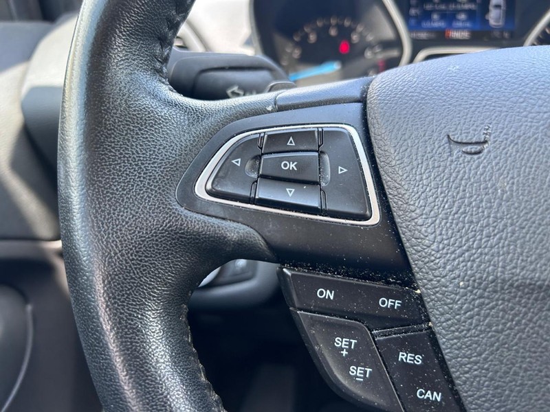 Ford Escape Vehicle Full-screen Gallery Image 11