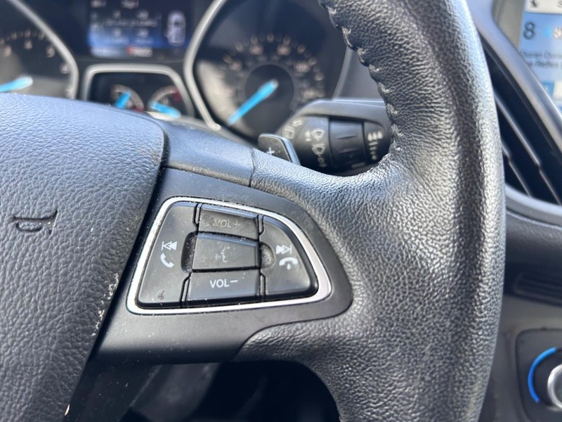 Ford Escape Vehicle Full-screen Gallery Image 12