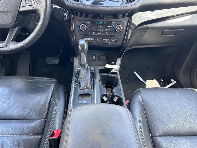 Ford Escape Vehicle Full-screen Gallery Image 15