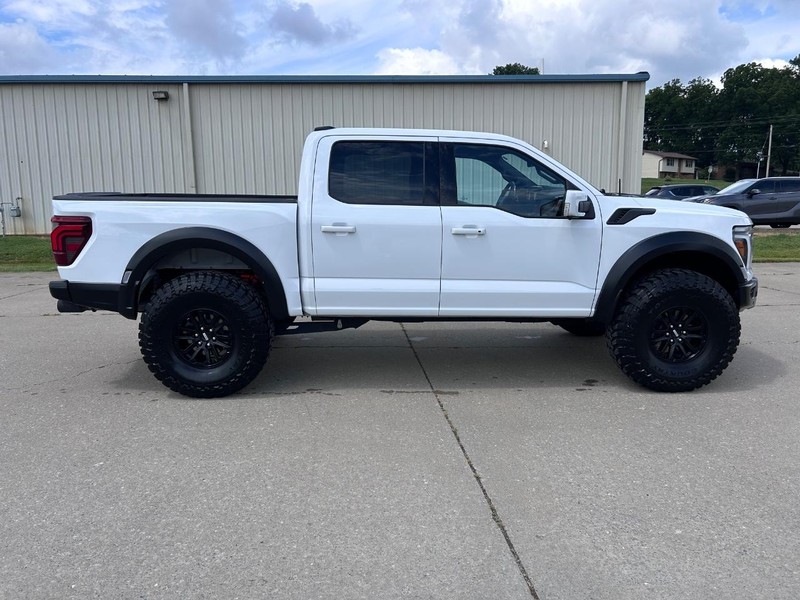 Ford F-150 Vehicle Full-screen Gallery Image 2
