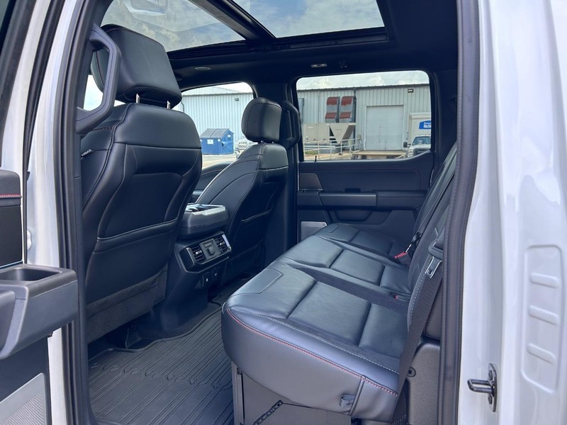 Ford F-150 Vehicle Full-screen Gallery Image 7