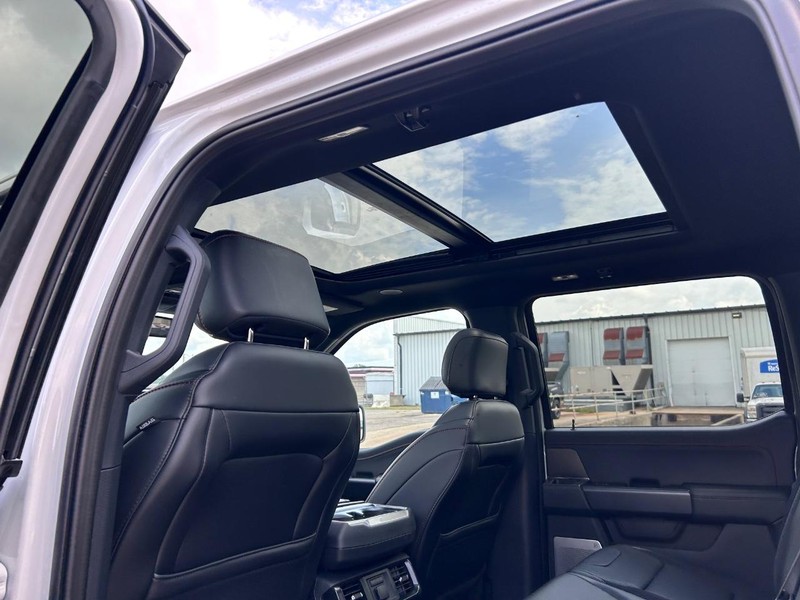 Ford F-150 Vehicle Full-screen Gallery Image 8