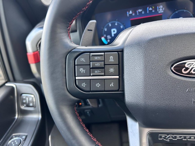 Ford F-150 Vehicle Full-screen Gallery Image 11
