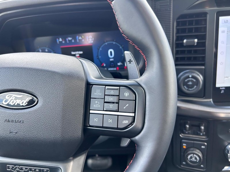 Ford F-150 Vehicle Full-screen Gallery Image 12