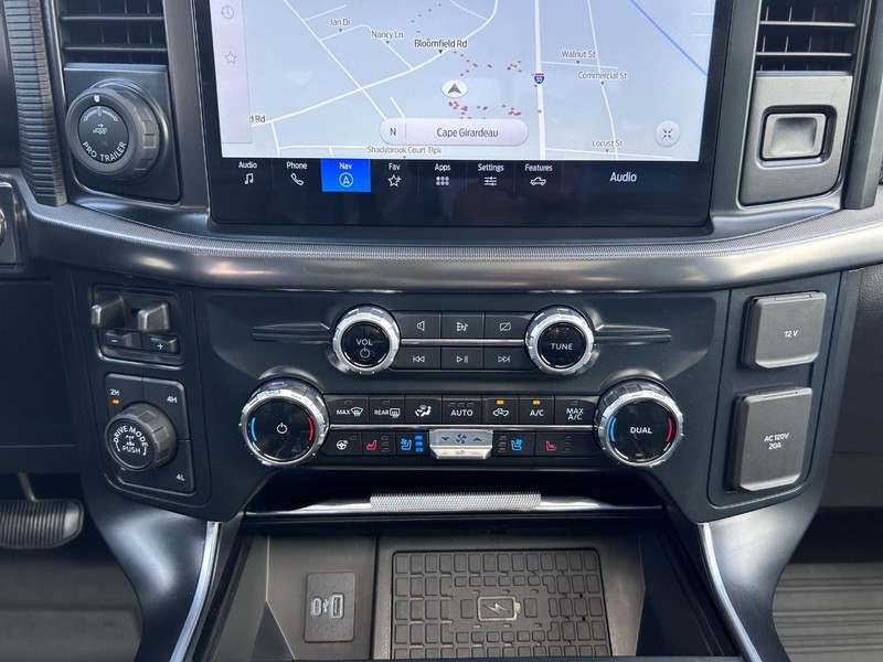 Ford F-150 Vehicle Full-screen Gallery Image 14