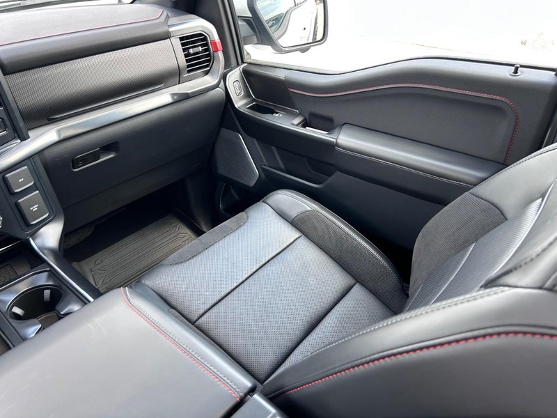 Ford F-150 Vehicle Full-screen Gallery Image 16