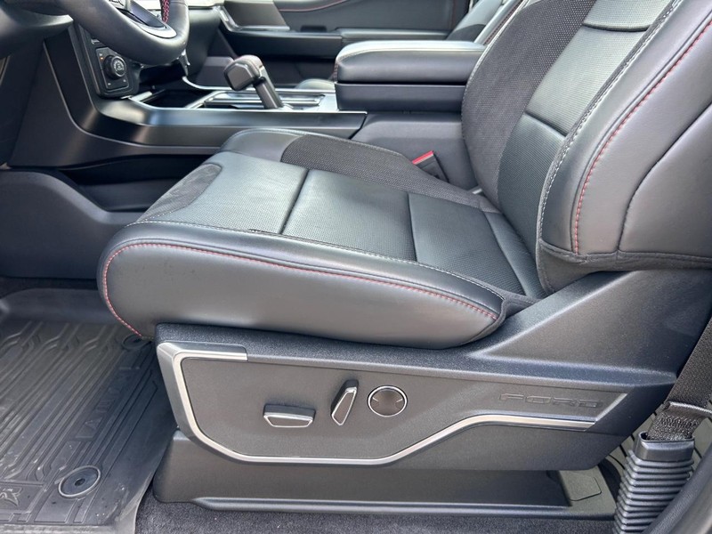 Ford F-150 Vehicle Full-screen Gallery Image 19