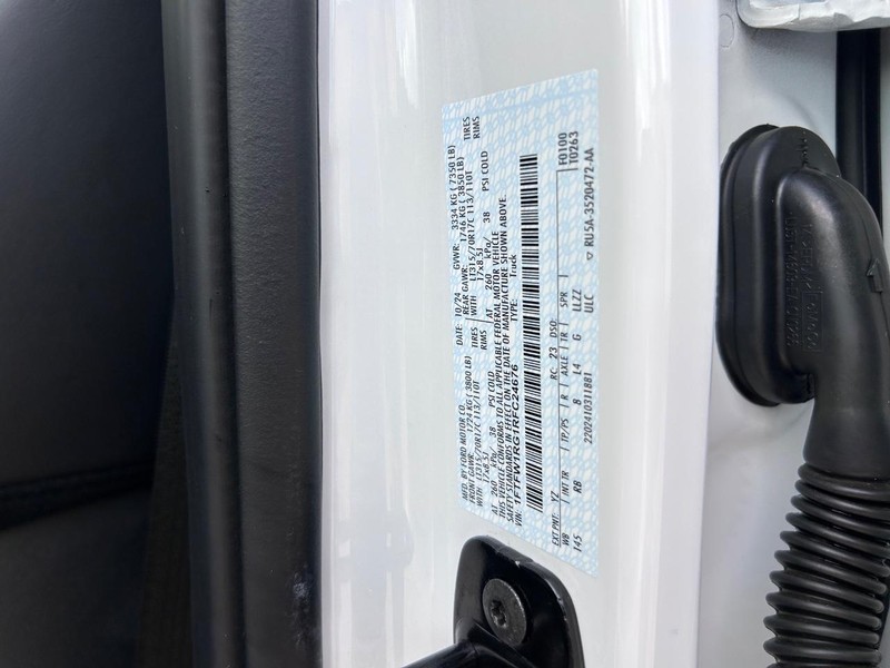 Ford F-150 Vehicle Full-screen Gallery Image 23