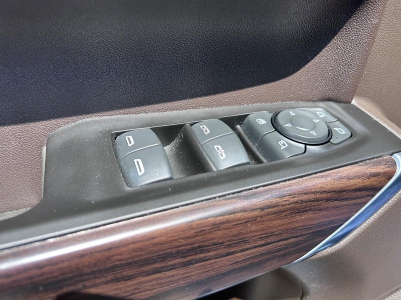 GMC Sierra 1500 Vehicle Full-screen Gallery Image 16